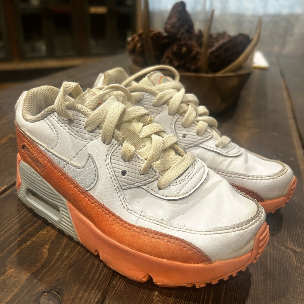Nike Kids White and Orange Low-Top Sneakers